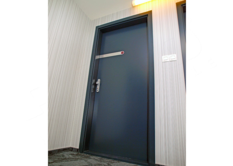 Sicherheitst�r LISBEO, glattes Design, Farbe Anthrazit, gleiche Oberfl�che von T�r und Zarge