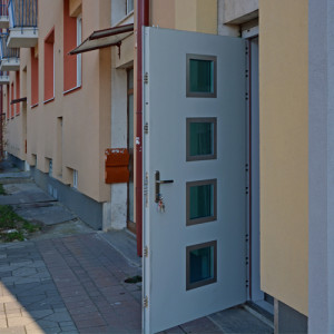 ADLO - Thermo-Sicherheitst�r ZENEX, Thermo-Dreifachpanzerglas P554, Seiteneingang in einen Verkaufsladen