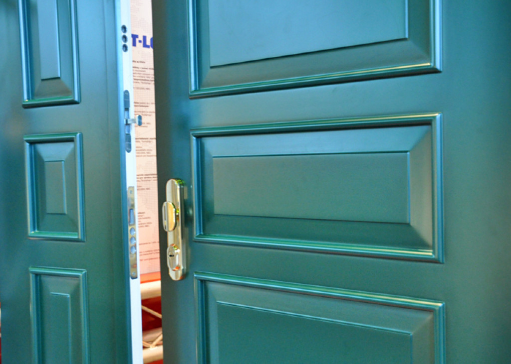 Sicherheitstür ARDEN, individuelle Kassettenform, Oberfläche Color, Doppelflügeltür Sicherheitstür ARDEN, individuelle Kassettenform, Oberfläche Color, Doppelflügeltür